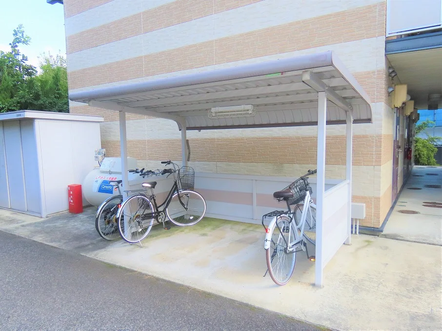 屋根付き駐輪場あり
