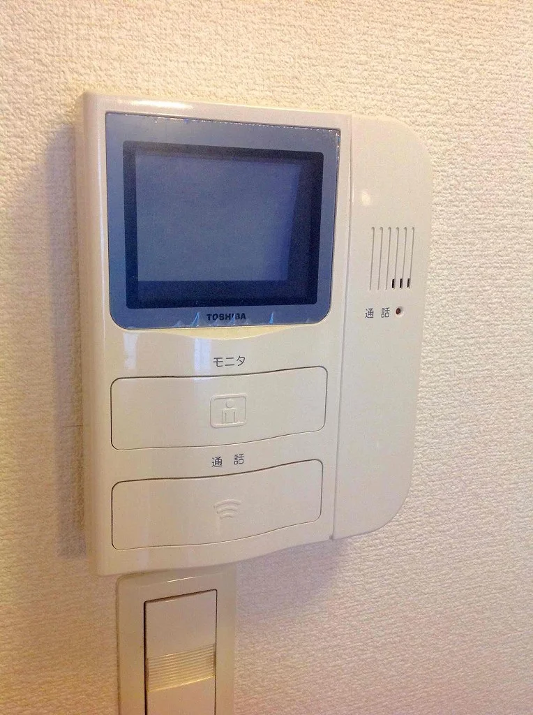 モニター付きインターホンで安心。同タイプの写真です。