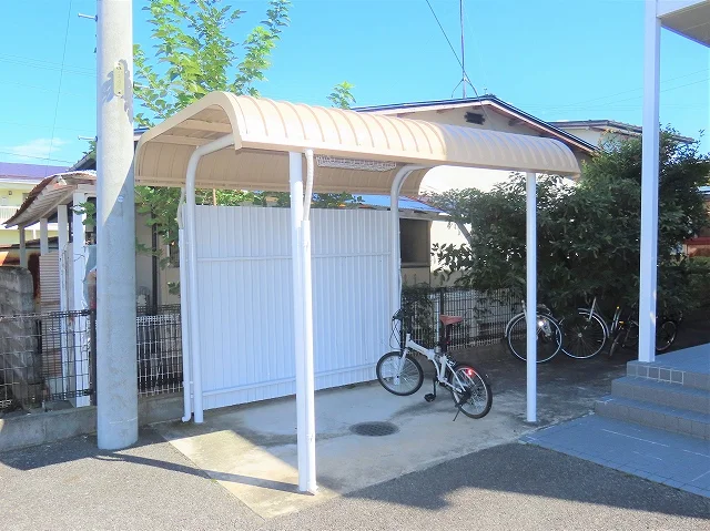 屋根付き駐輪場あり