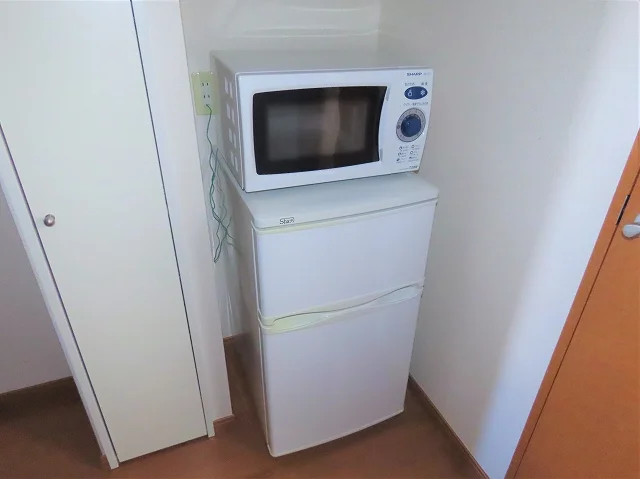 電子レンジ、冷蔵庫完備