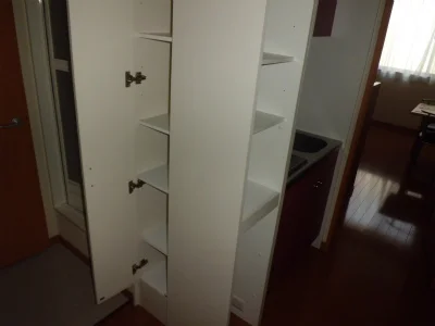 キッチン横の収納棚。