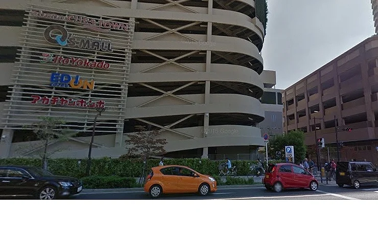 中心部ショッピングモールまで徒歩200ｍ