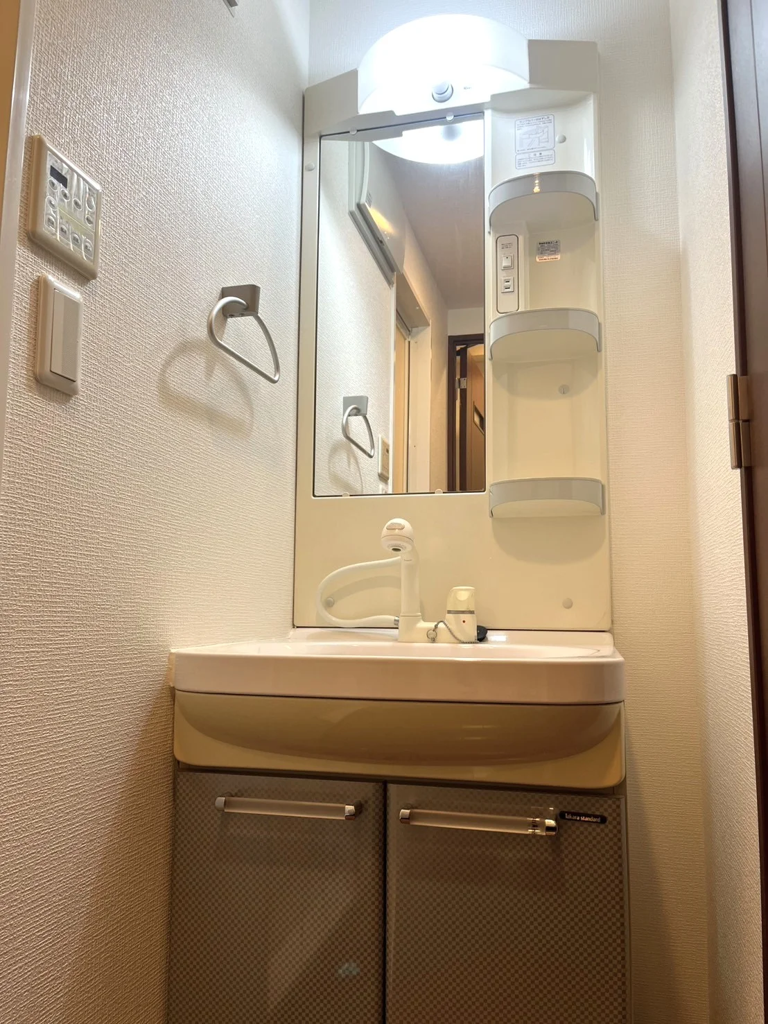 収納ありの洗面台♪