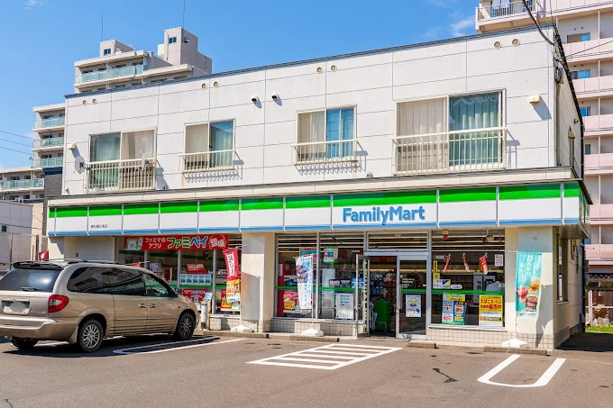 ファミリーマートまで200m