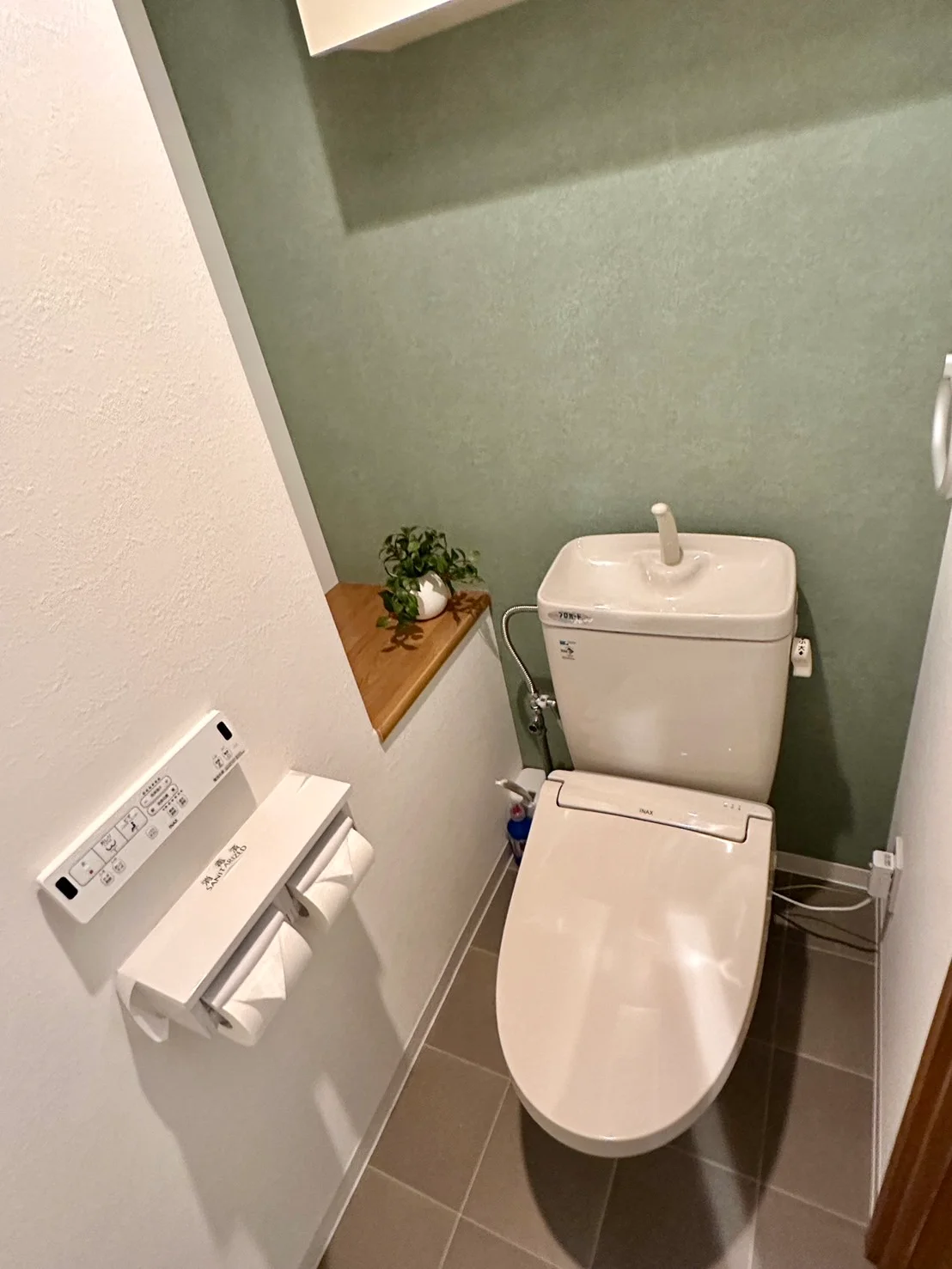 シャワー機能付き 清潔な壁付けリモコン