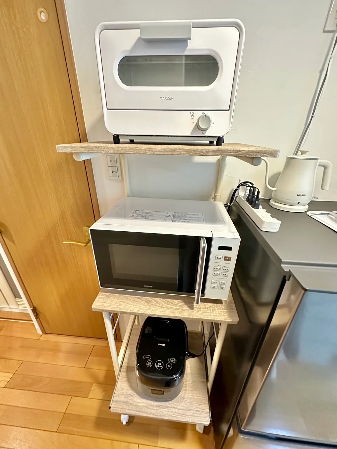 電子レンジとトースター付き、炊飯器はオプション