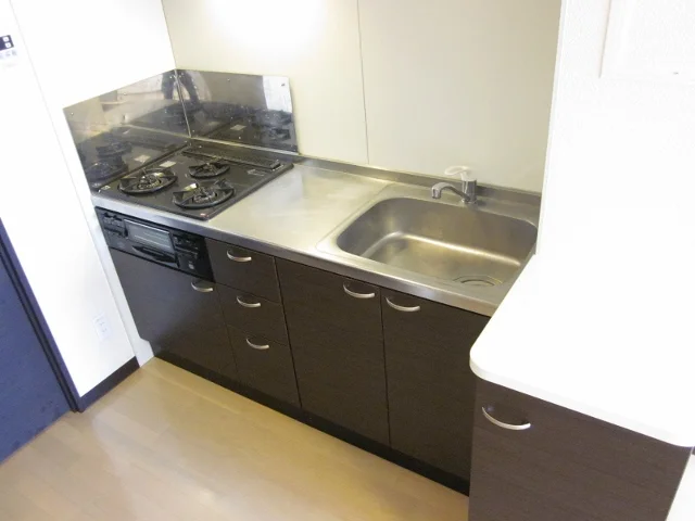 使い勝手の良い３口ガスコンロのキッチンでお料理が楽しめます♪