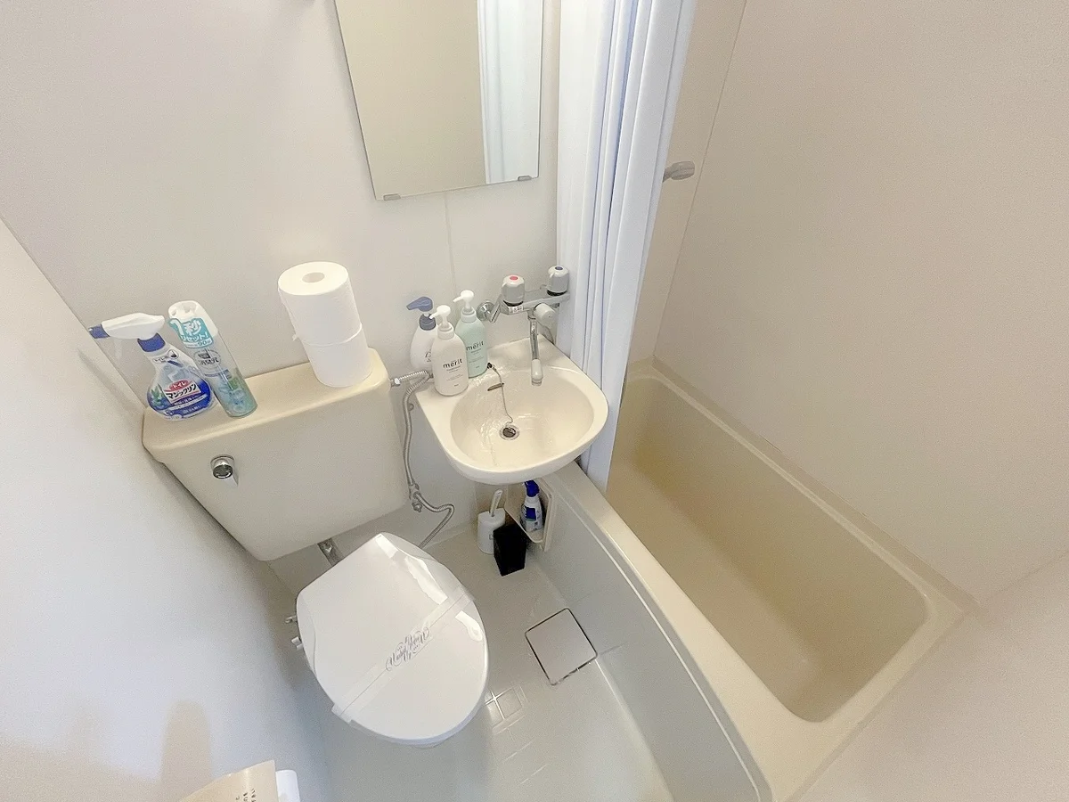 ３点式のユニットバスです☆洗浄便座付き☆（温水は出ません）