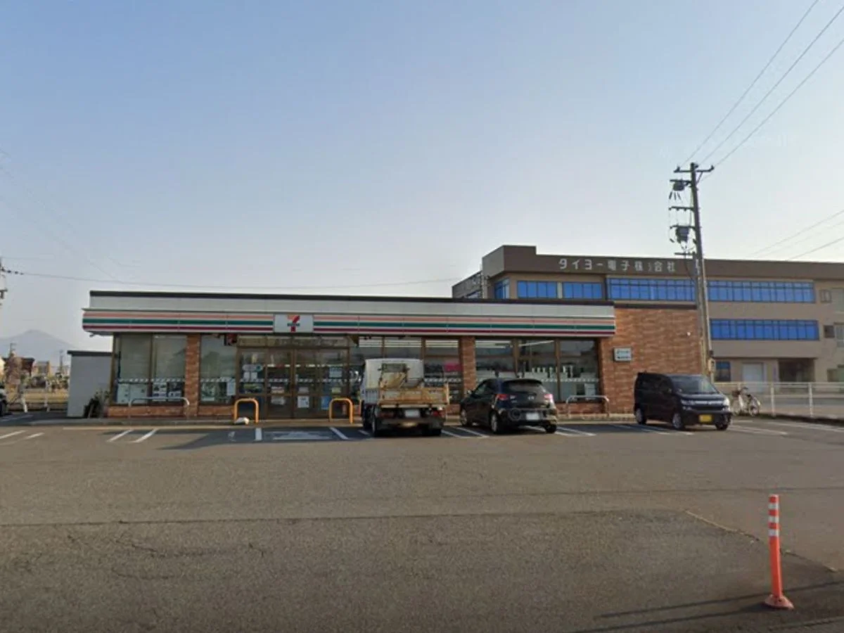 セブンイレブン 鯖江石田上町店　793m（徒歩10分）
