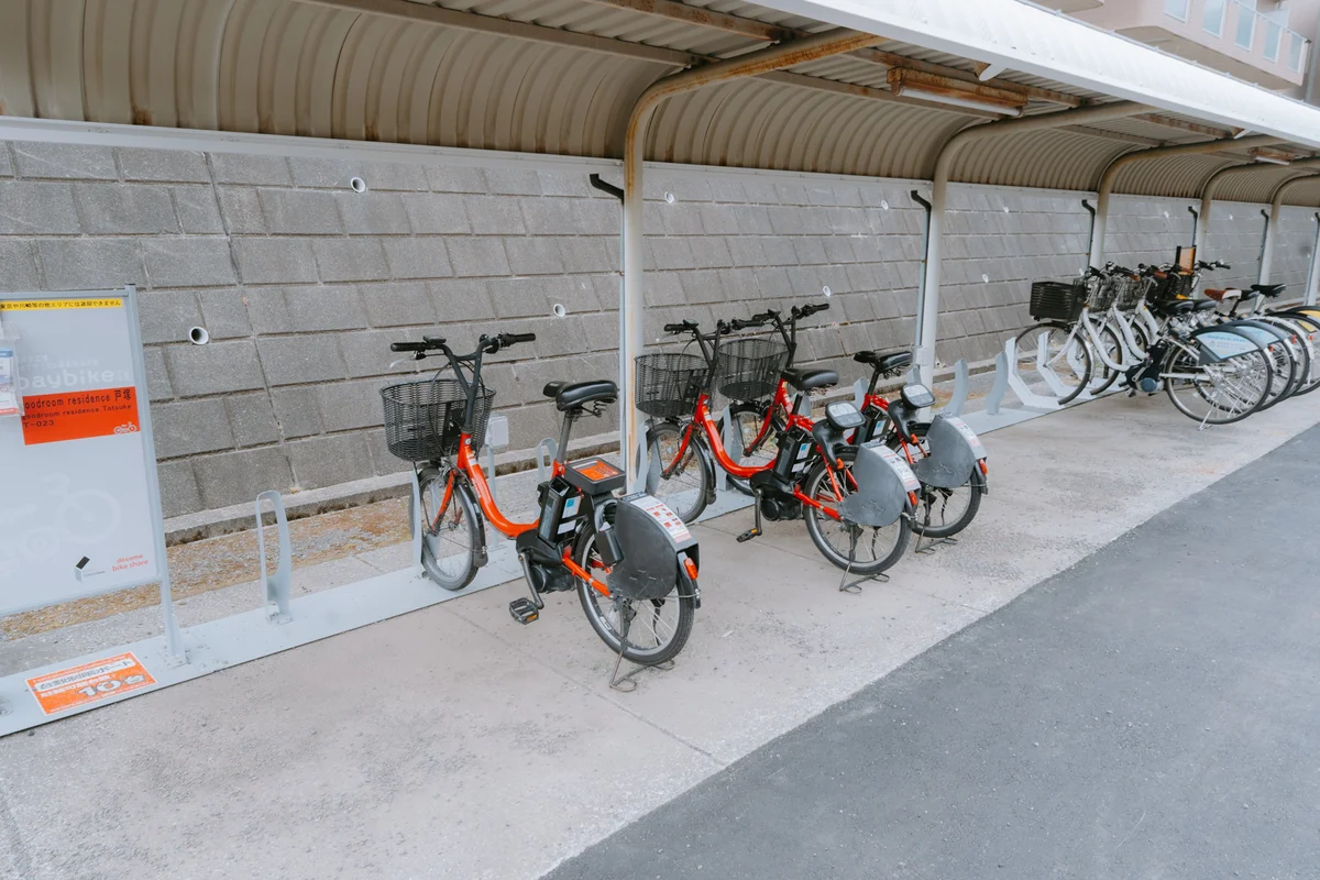 電動のシェアサイクルもあります。駅までの移動やお買い物に便利！