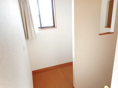 階段横にスペースがあり、お部屋を広く活用できます