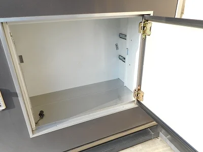 玄関扉に宅配ボックスあり