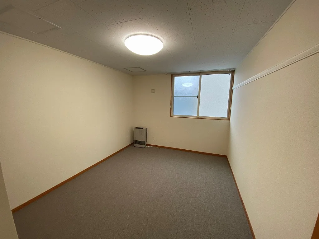 ※家具家電付きの部屋はローテーブル・TV・TV台が付きます。