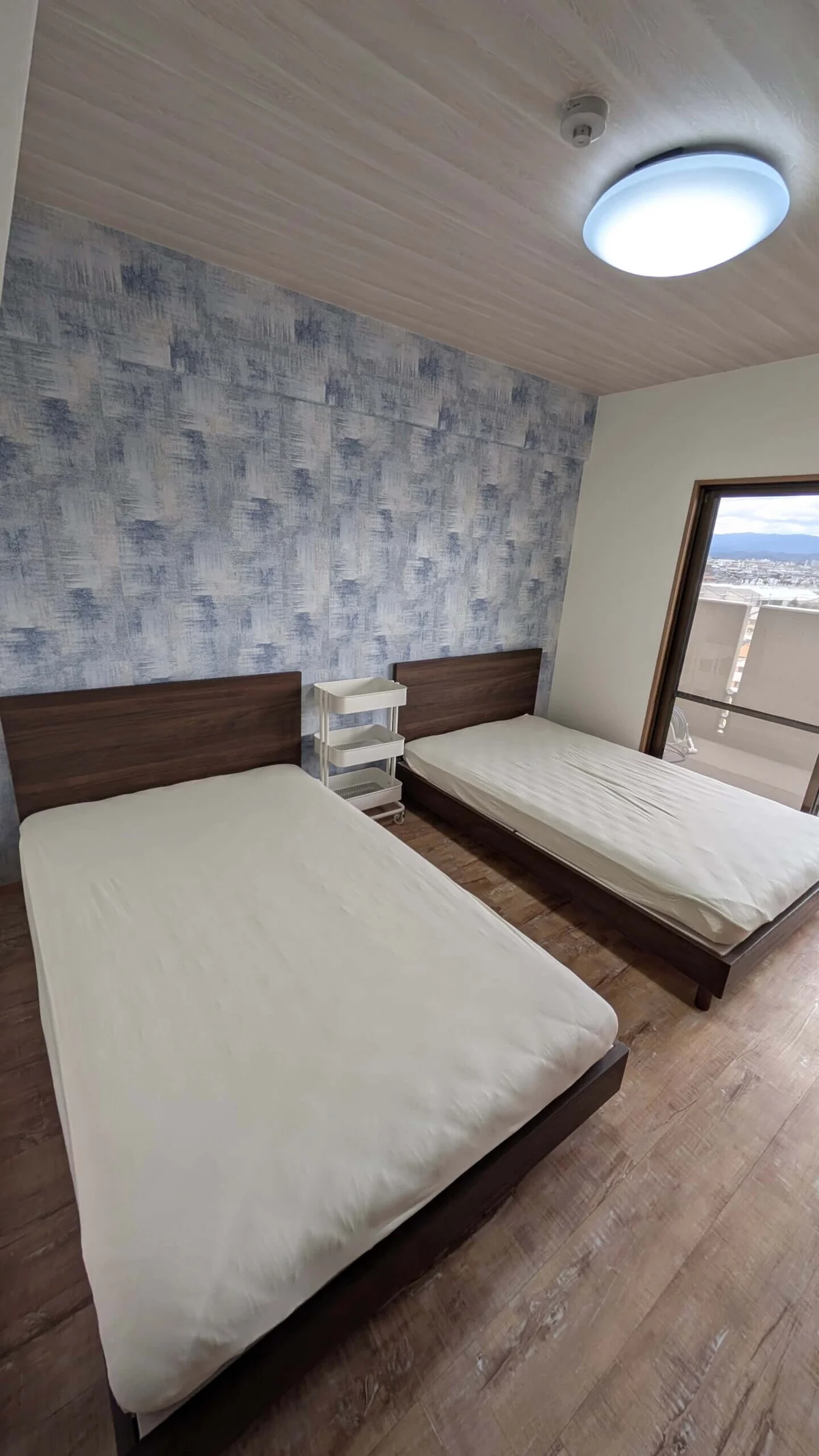 ふかふかのセミダブルベッドが2つ♪