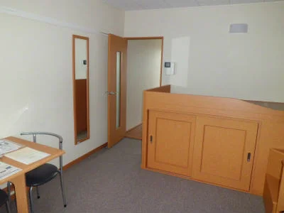 腰高のベッドも付いています。