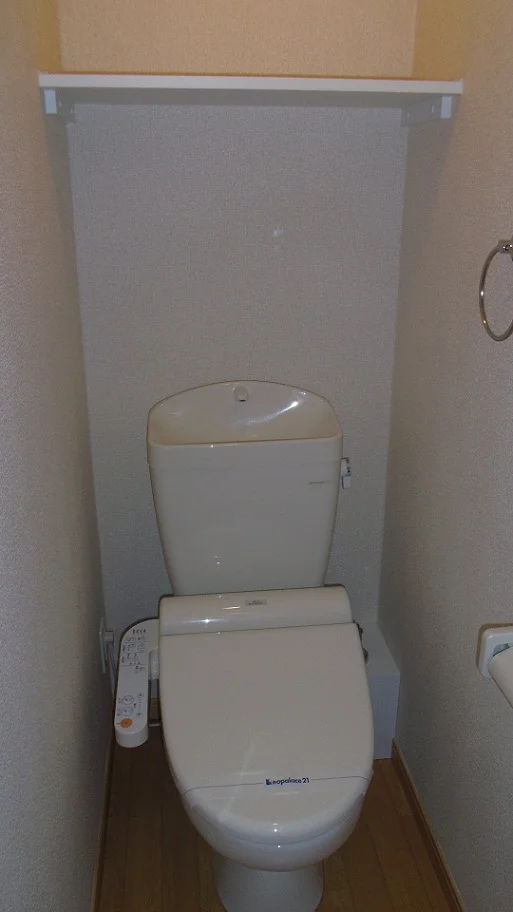 温水洗浄機付き便座です♪