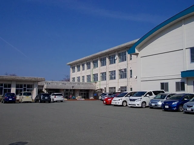 潟上市立追分小学校まで1700m