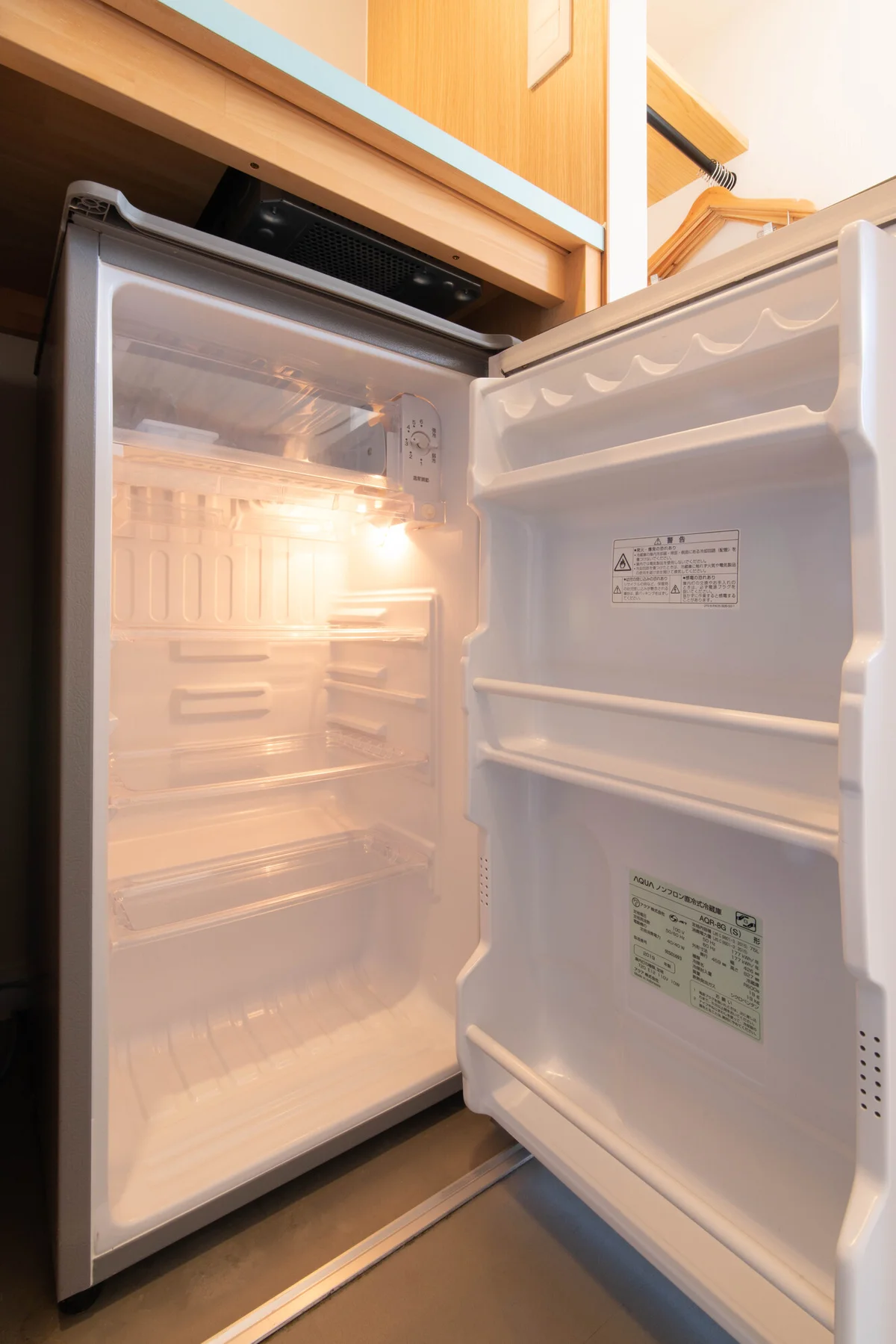 冷蔵庫も必要最低限で合理的