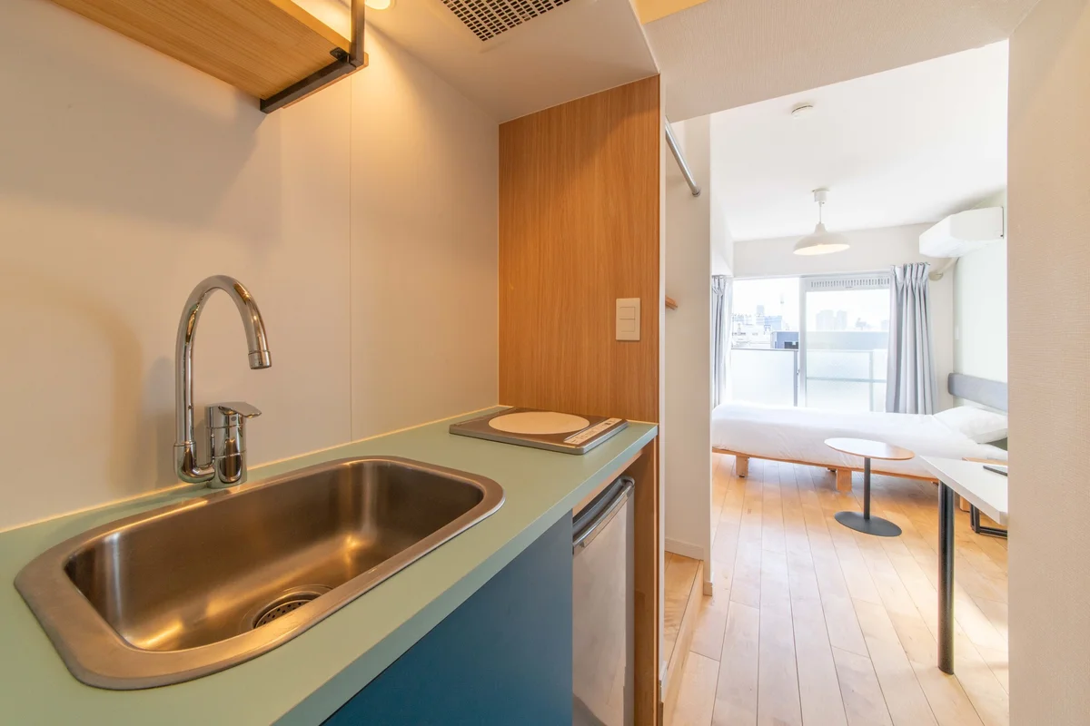 可愛らしい色使いが魅力のキッチン。