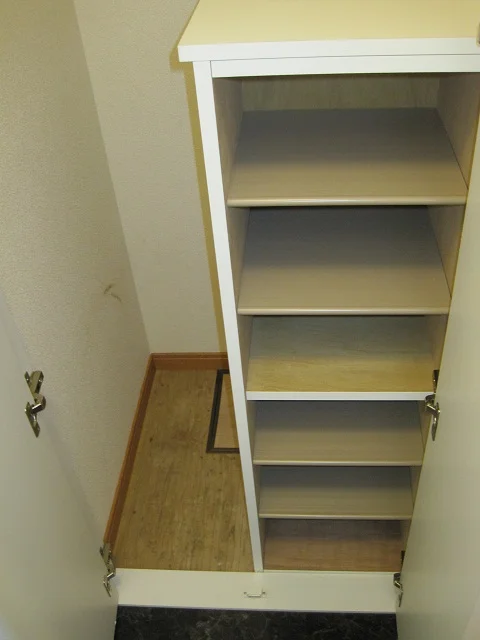 収納（右：下駄箱）