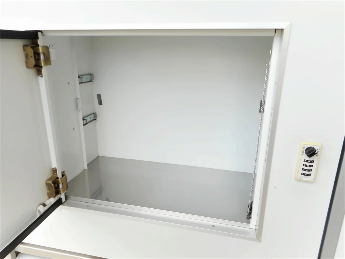 玄関扉に宅配ボックスあり