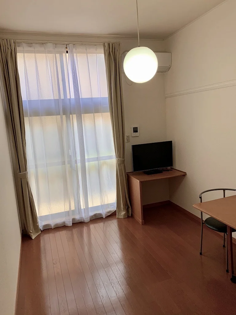 1階フローリング。2階カーペット敷き。同タイプの写真です。