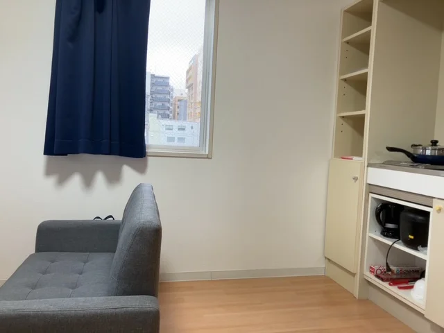 ワンルームタイプなので居室内にミニキッチンが設置されています。