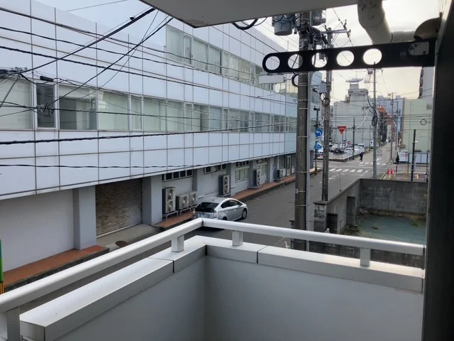 バルコニー（物干し竿付き）