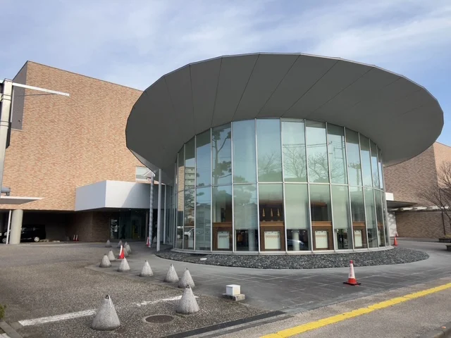 ほんぽーと 新潟市立中央図書館