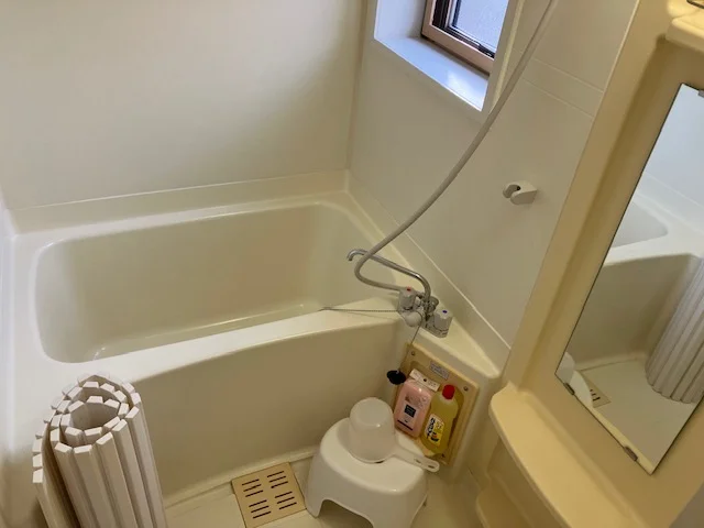 浴室には、浴室用椅子、手桶、お掃除用具セットを設置しています。