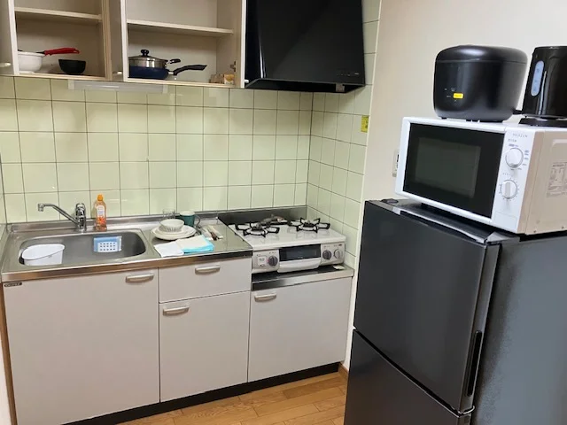 冷蔵庫、電子レンジ、炊飯器、電子ケトルなど充実の家電類