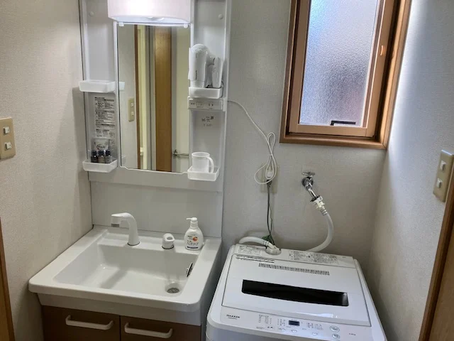 洗濯機・ドライヤー等を設置しています。