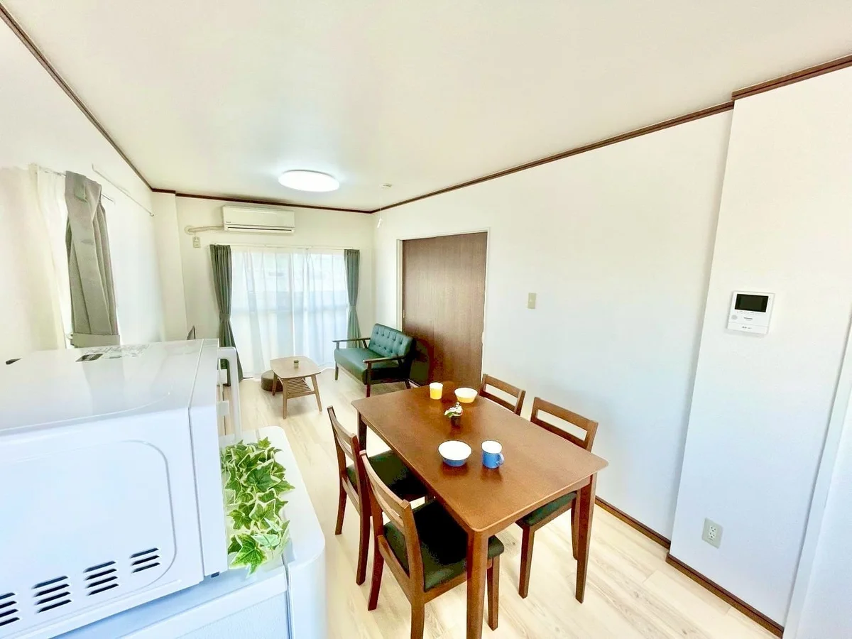 ※撮影用の観葉植物・食器調理器具・雑貨類等はございません。※図面・写真は現況優先。