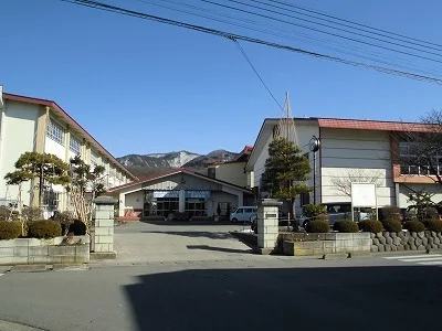鈴川小学校まで770m