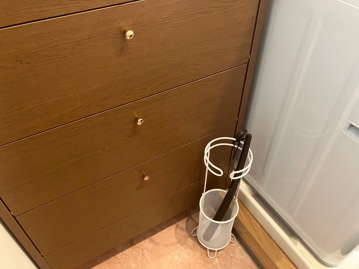 傘立て、靴ベラを設置しています。