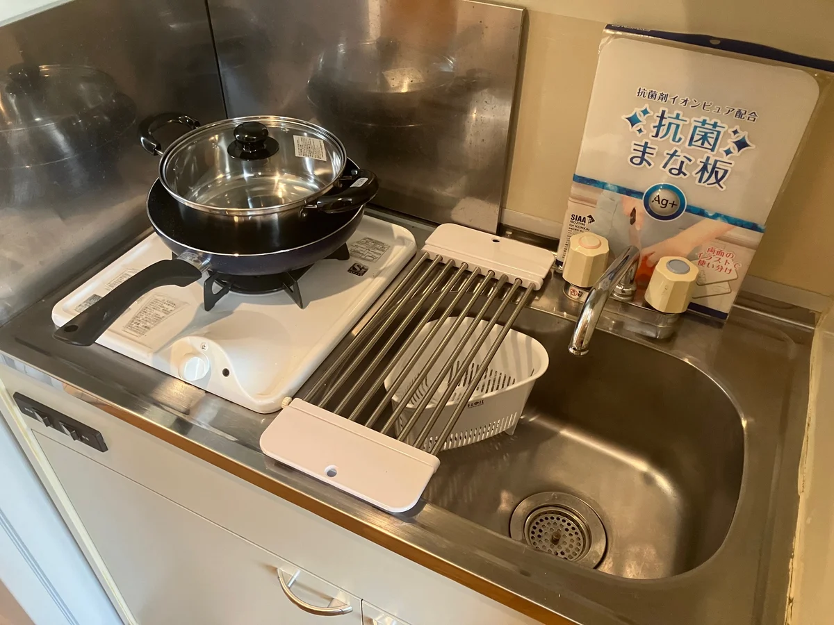 フライパン、鍋など調理器具も充実しています。