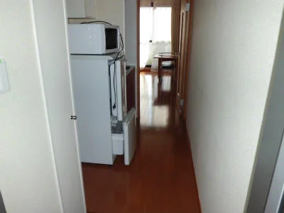 光沢のあるフローリングが印象的です。