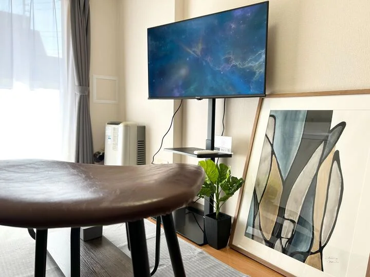 ハイタイプのテレビ台ですっきりした印象のお部屋です♪