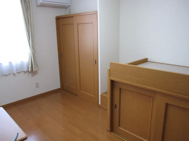 1階はフローリング、2階はじゅうたんです。