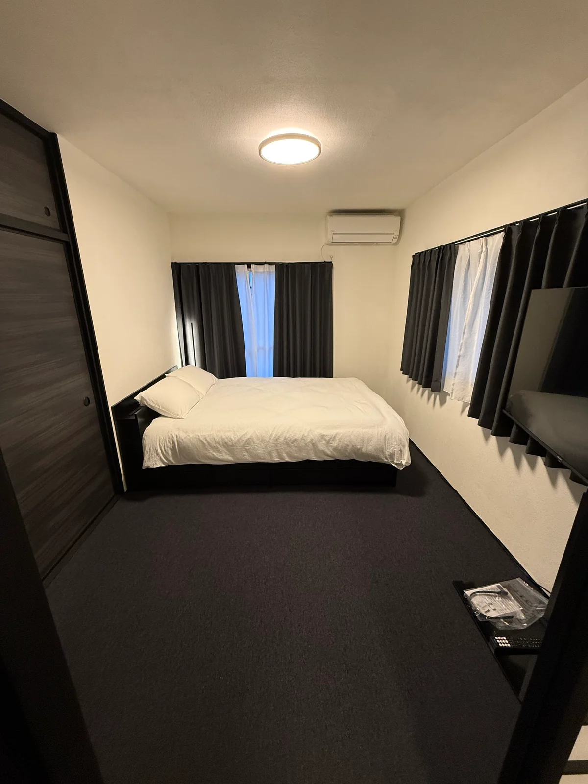 ダブルベッド、収納ボックス