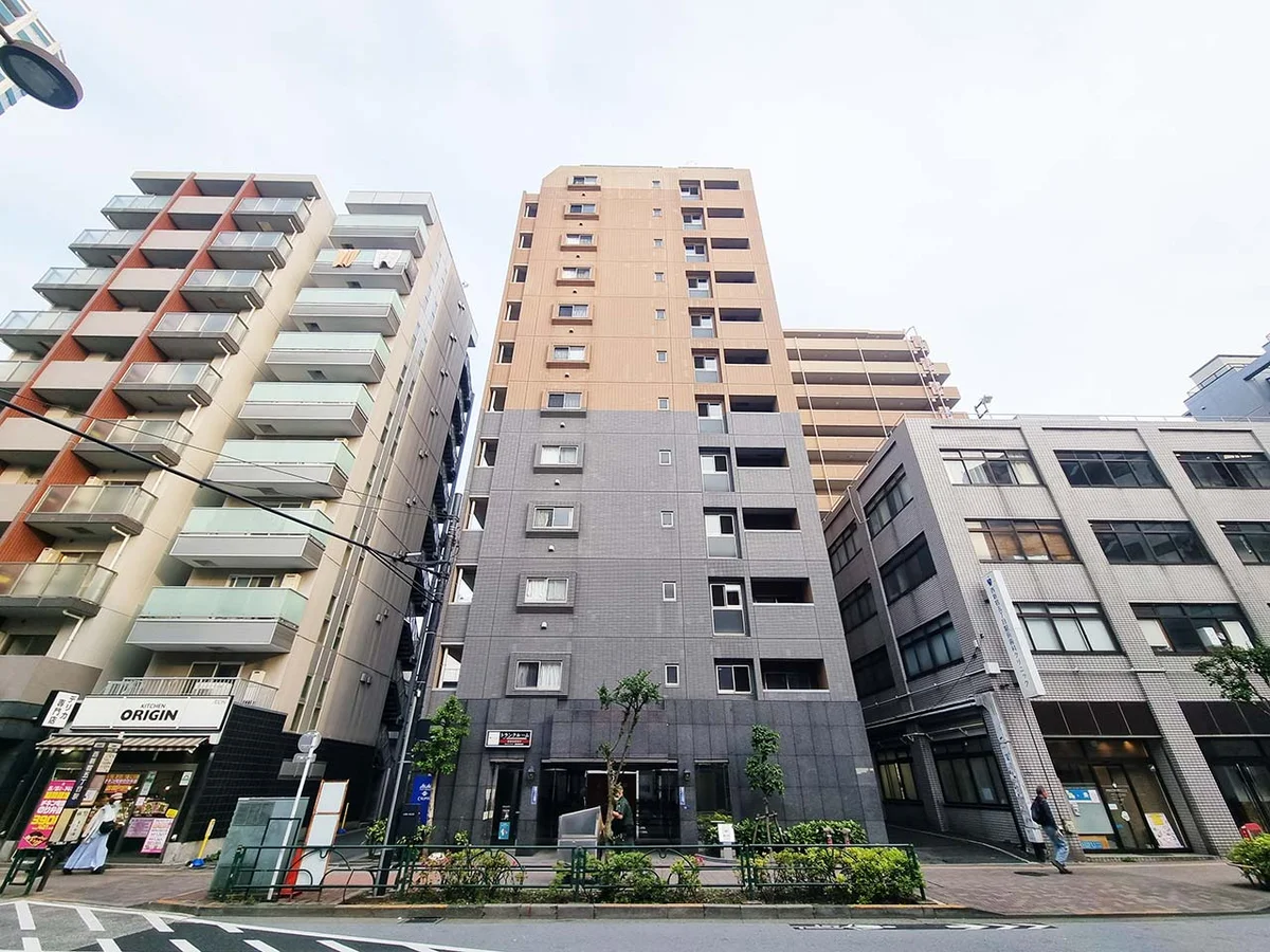 写真はお部屋のイメージです。ラグなどの室内装飾はございません。