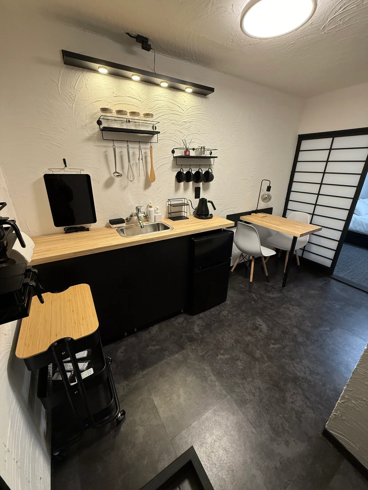 食器・調理器具完備のキッチン