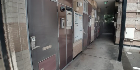 共用部分は清掃業者が清掃しています。