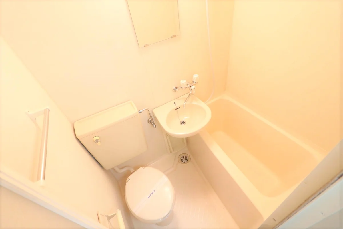 明るい色調のユニットバス