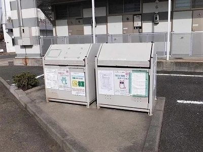 敷地内にゴミ庫が設置されておりゴミ捨てに便利です