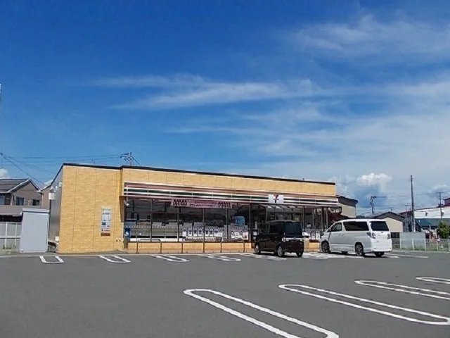 セブンイレブン　新国道寺内店まで300m
