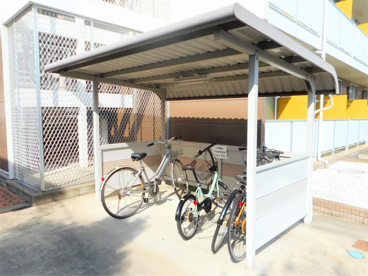 屋根付き駐輪場あり