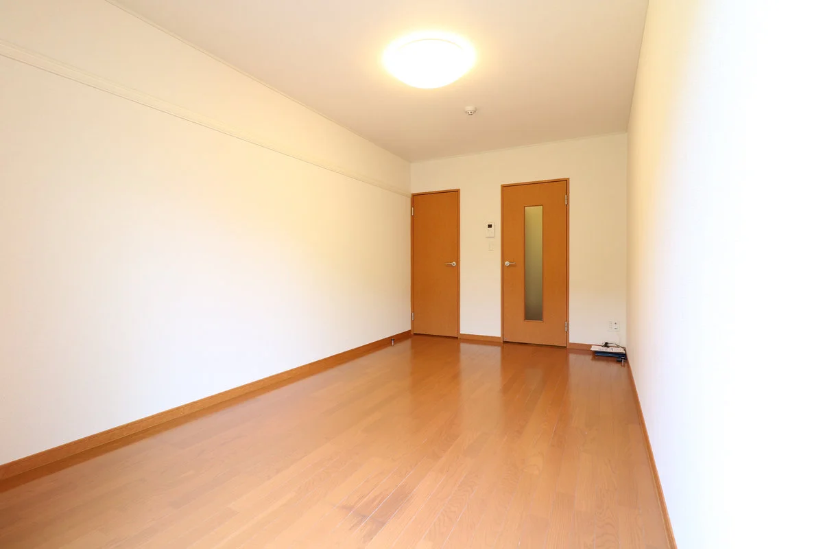 １Ｆはフローリング仕様　２Ｆ以上は絨毯仕様となります。