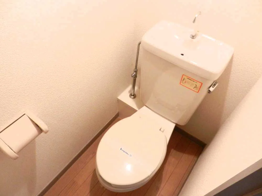 明るい色調でリラックスできるトイレ♪