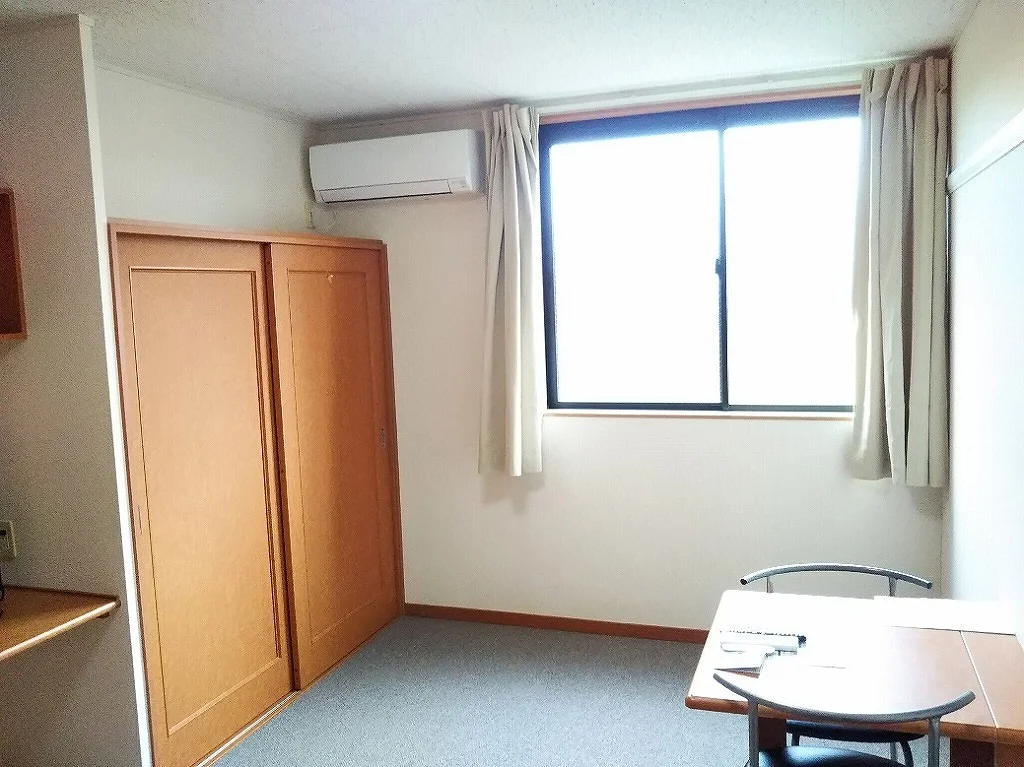 ２階は絨毯になります。